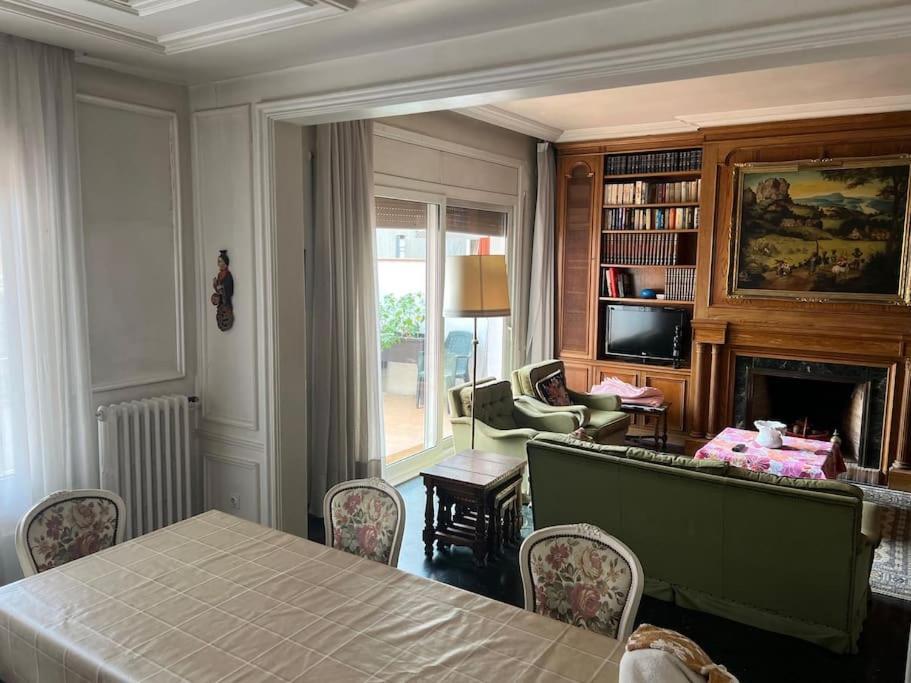 Gran Piso Terrassa Centro Rambla 5 Habitaciones Dış mekan fotoğraf